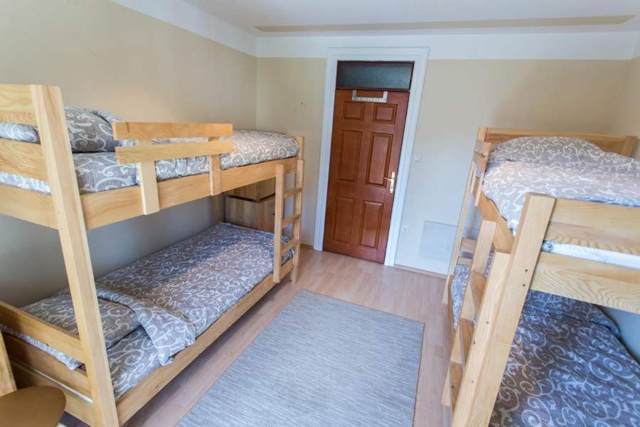 Hostel Day 'N' Night Ni Buitenkant foto