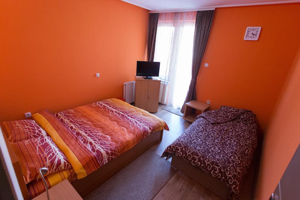 Hostel Day 'N' Night Ni Kamer foto